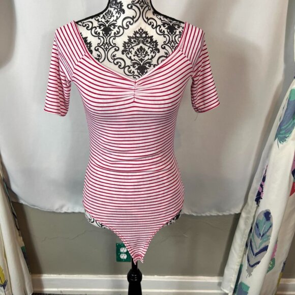 Boohoo Red & White Striped Ribbed V-Neck Bodysuit Size US 6 / UK 10 - Picture 2 of 9